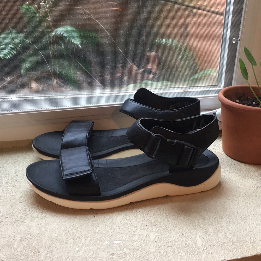 Clarks sandals - Picture 3 of 7